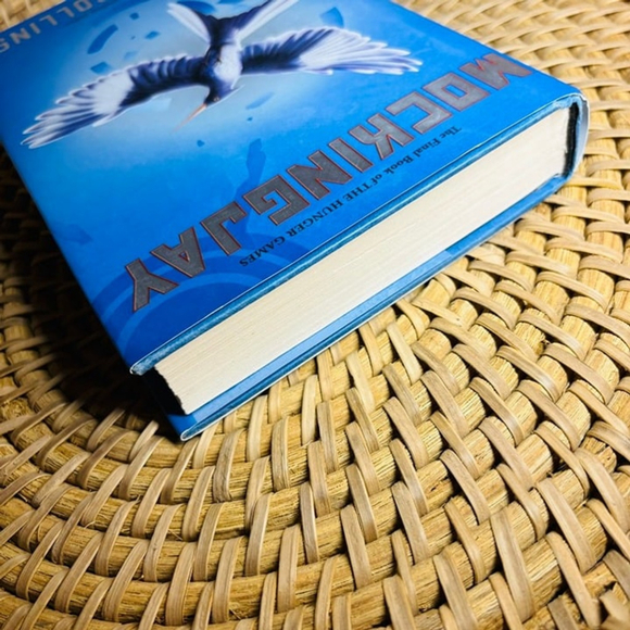 Mockingjay - First Edition Hardcover - Fantasy Fiction Book - Picture 8 of 13